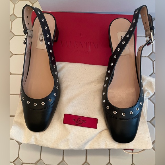 100% AUTHENTIC VALENTINO GARAVANI GROMMET SLINGBACK LOW HEELS SIZE 37 - Picture 1 of 7